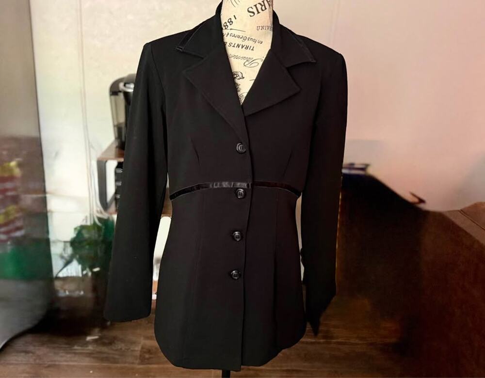Women’s Wrapper Black Vintage Blazer Size 11/12
